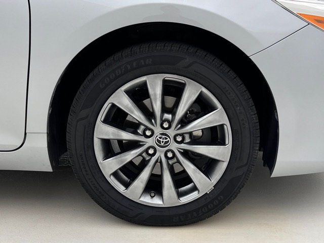 Used 2015 Toyota Camry XLE w/ Moonroof Package FWD image 29