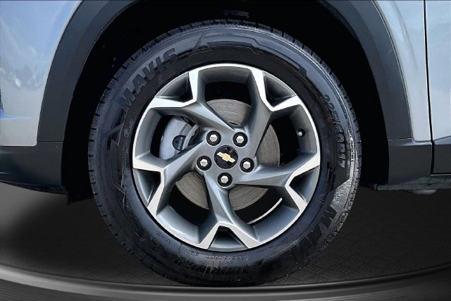 Used 2025 Chevrolet Trax LT FWD image 30