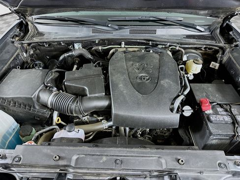 Used 2022 Toyota Tacoma SR5 w/ Technology Package RWD image 31