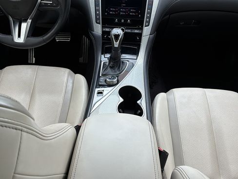 Used 2017 INFINITI Q60 Red Sport 400 RWD image 21