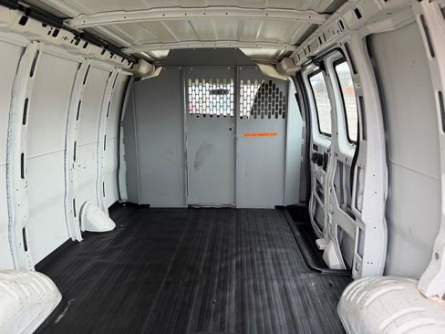 Used 2014 Chevrolet Express 1500 image 10