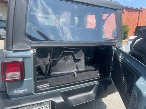 Used 2025 Jeep Wrangler Sport AWD/4WD image 11