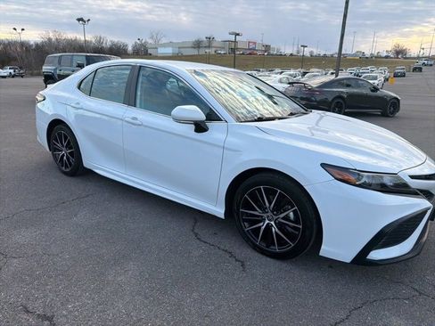 Used 2024 Toyota Camry SE image 9