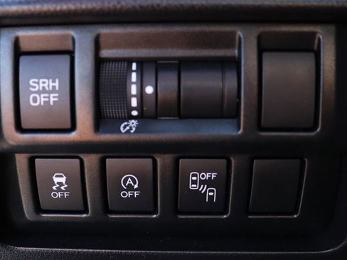 Used 2020 Subaru Crosstrek 2.0i Limited w/ Moonroof Package w/Navigation image 40