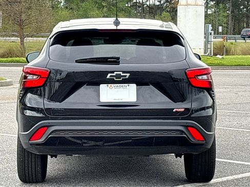 Used 2026 Chevrolet Trax RS w/ Sunroof Package FWD image 18