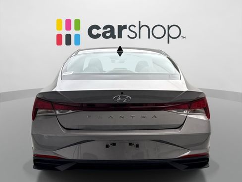 Used 2023 Hyundai Elantra SEL w/ Convenience Package FWD image 4