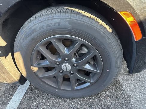 Used 2021 Chrysler Voyager Lxi image 5