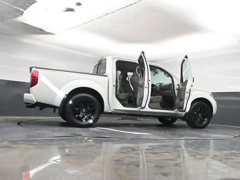 Used 2020 Nissan Frontier SV w/ Midnight Edition Floor Mats RWD image 39