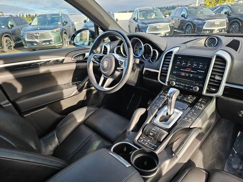 Used 2017 Porsche Cayenne S image 10