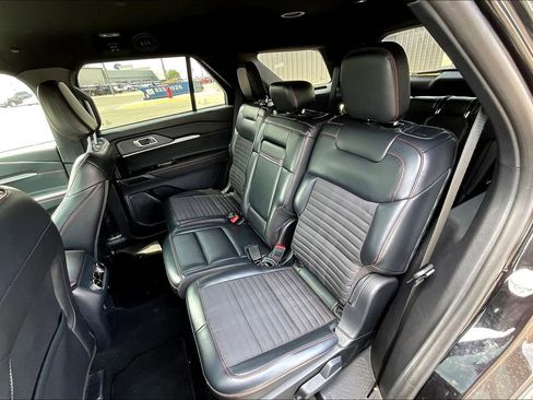 Used 2025 Ford Explorer ST-Line w/ ST-Line Street Pack image 20