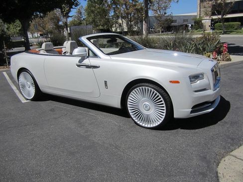 Used 2016 Rolls-Royce Dawn RWD image 21