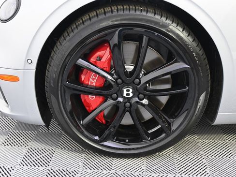 Used 2024 Bentley Continental GT image 21