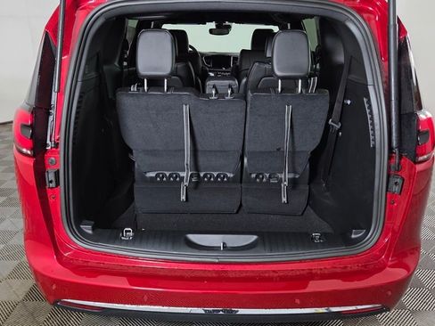 New 2026 Chrysler Pacifica Select image 9