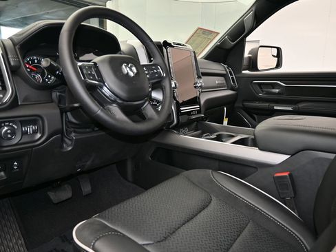 Used 2025 RAM 1500 Laramie image 12
