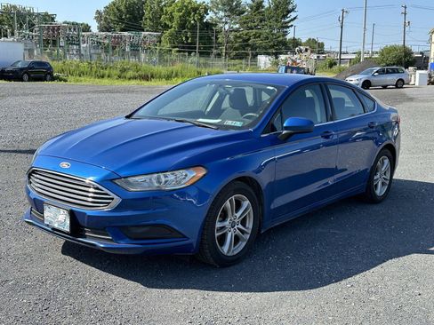 Used 2018 Ford Fusion SE w/ Fusion SE Technology Package FWD image 4