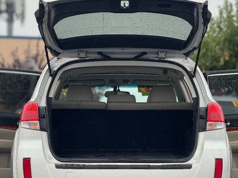 Used 2010 Subaru Outback 2.5i Limited image 11