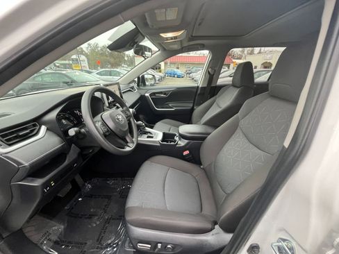 Used 2025 Toyota RAV4 XLE image 28