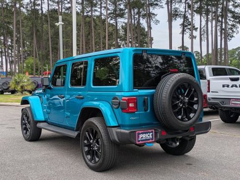 Used 2024 Jeep Wrangler Unlimited Sahara w/ Technology Group AWD/4WD image 8