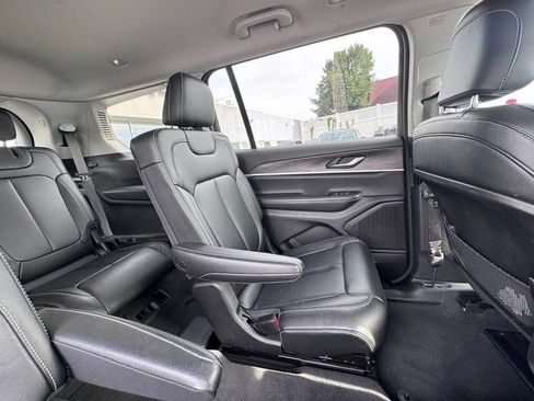 Used 2024 Jeep Grand Cherokee L Limited AWD/4WD image 23