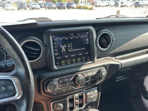 Used 2020 Jeep Gladiator Overland AWD/4WD image 15