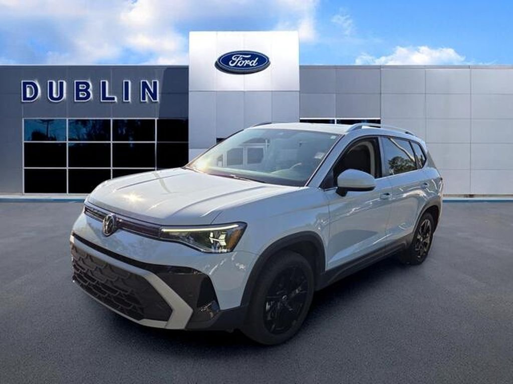 Used 2025 Volkswagen Taos SE FWD image 2
