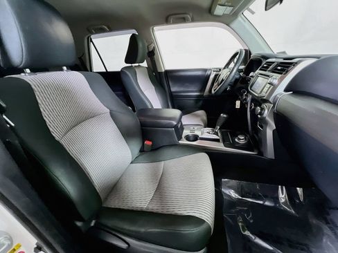 Certified 2018 Toyota 4Runner SR5 AWD/4WD image 24