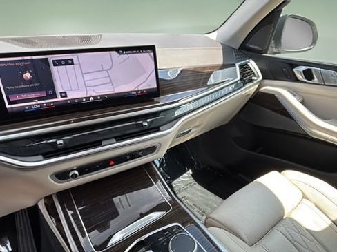 Used 2026 BMW X7 xDrive40i AWD/4WD image 25