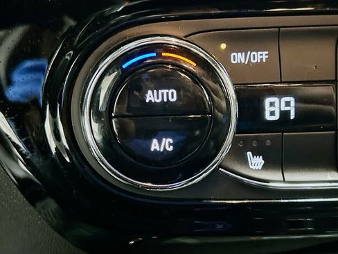 Certified 2025 Chevrolet Trax RS w/ Sunroof Package image 19