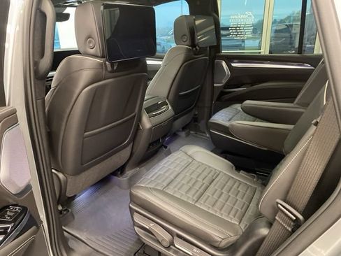 Used 2025 Cadillac Escalade V w/ LPO, ONYX Package AWD/4WD image 19