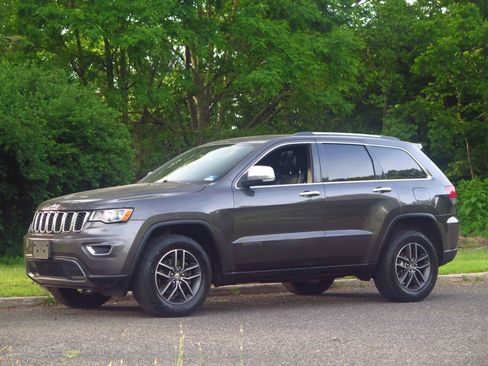 Used 2018 Jeep Grand Cherokee Limited AWD/4WD image 1