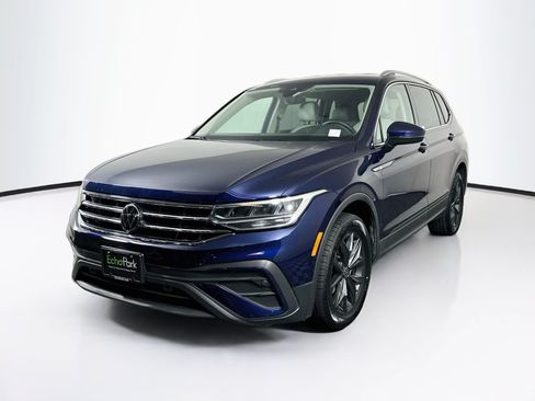 Used 2024 Volkswagen Tiguan SE FWD image 3
