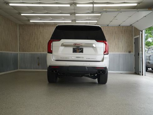 Used 2021 GMC Yukon XL Denali w/ Denali Premium Package AWD/4WD image 8