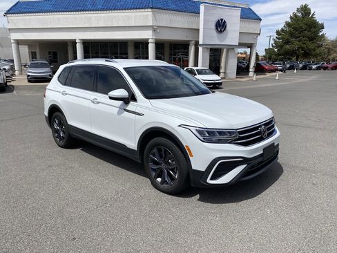 Certified 2023 Volkswagen Tiguan SE FWD image 36