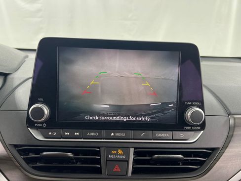 Used 2024 Nissan Altima 2.5 SV image 18