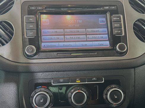 Used 2010 Volkswagen Tiguan S FWD image 23