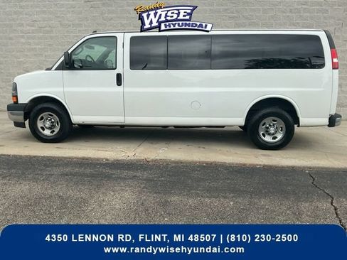 Used 2017 Chevrolet Express 3500 LT w/ LT Preferred Equipment Group RWD image 7