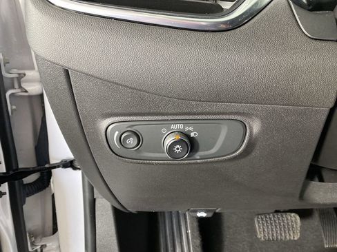 Used 2023 Chevrolet Equinox LT image 21