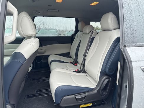 New 2026 Kia Carnival EX image 9