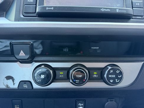 Used 2016 Toyota Tacoma SR5 w/ SR5 Appearance Package (SN) RWD image 11