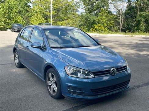 Used 2017 Volkswagen Golf 4-Door FWD image 4