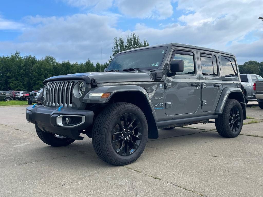 Used 2023 Jeep Wrangler Unlimited Sahara w/ Cold Weather Group AWD/4WD image 8