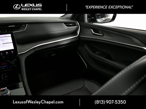 Used 2024 Jeep Grand Cherokee Limited w/ Black Appearance Package image 28