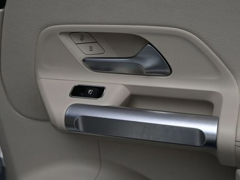 Used 2022 Mercedes-Benz GLB 250 GLB 250 image 31