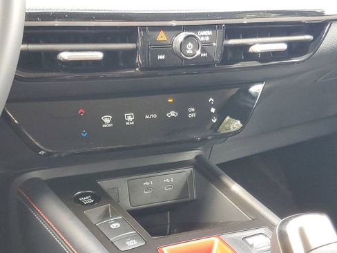 Used 2025 Nissan Kicks SR FWD image 25
