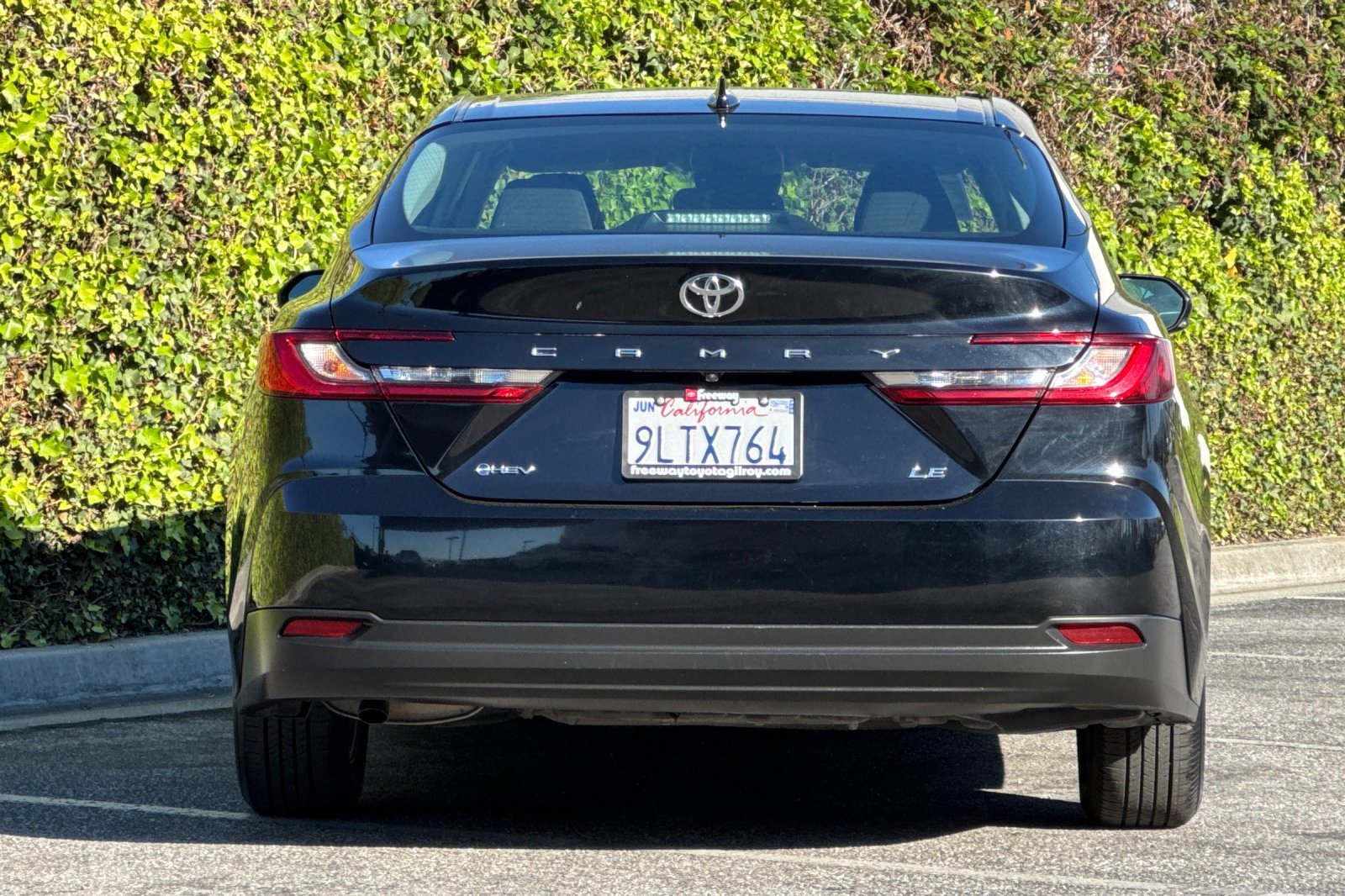Used 2025 Toyota Camry LE FWD image 5
