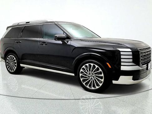 Used 2026 Hyundai Palisade Calligraphy FWD image 3