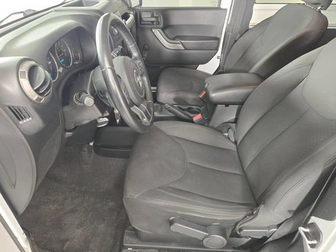 Used 2018 Jeep Wrangler Sport AWD/4WD image 15