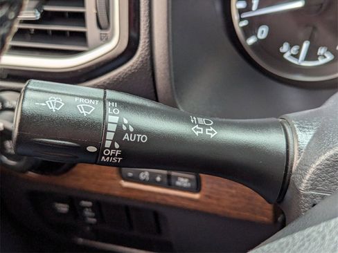 Used 2021 Nissan Titan Platinum Reserve w/ Moonroof Package image 23