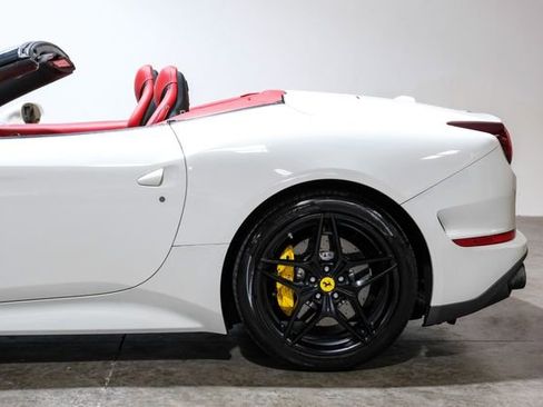 Used 2018 Ferrari California T image 16