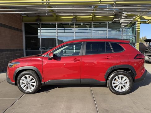 Used 2023 Toyota Corolla Cross LE image 7